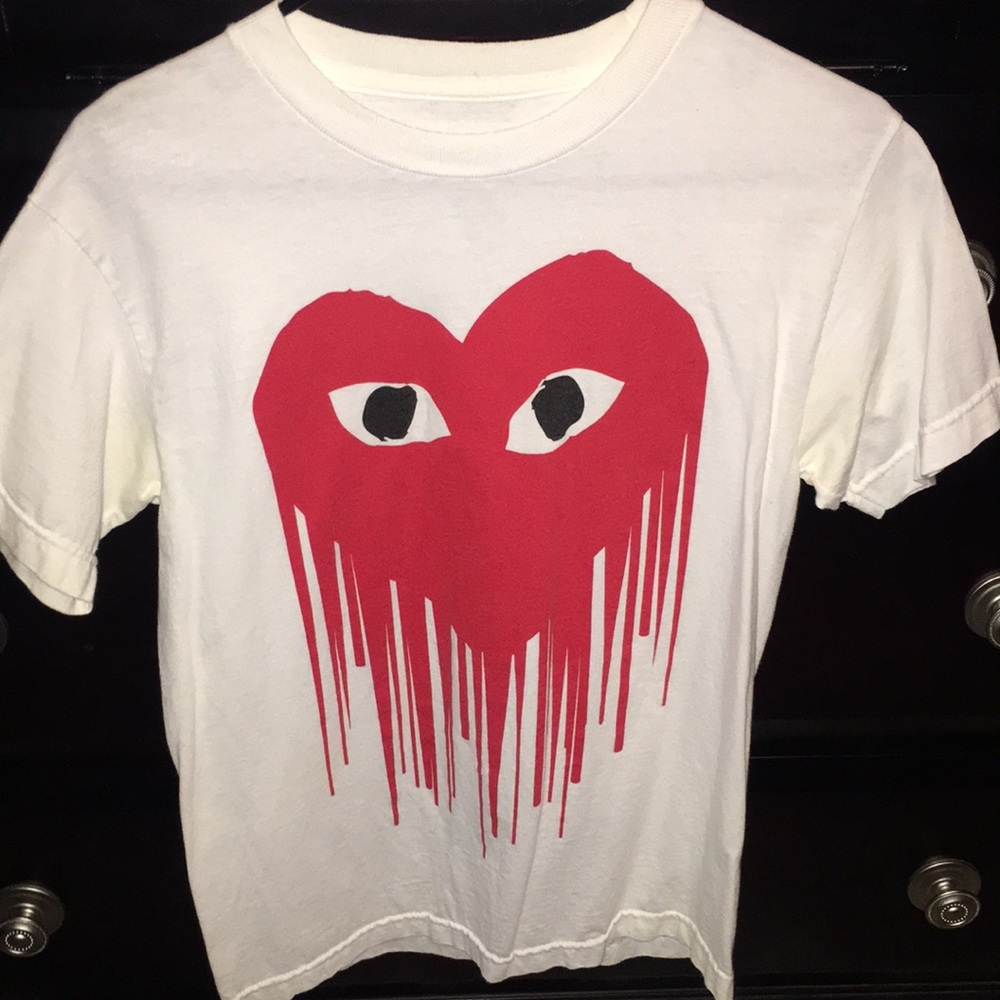 Premium label dripping heart t shirt size small